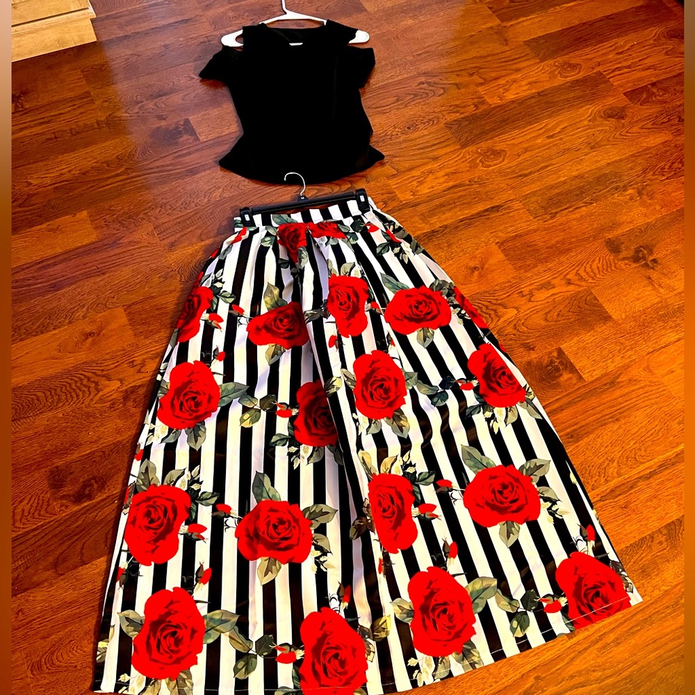 Cropped top with rose floral Aline skirt